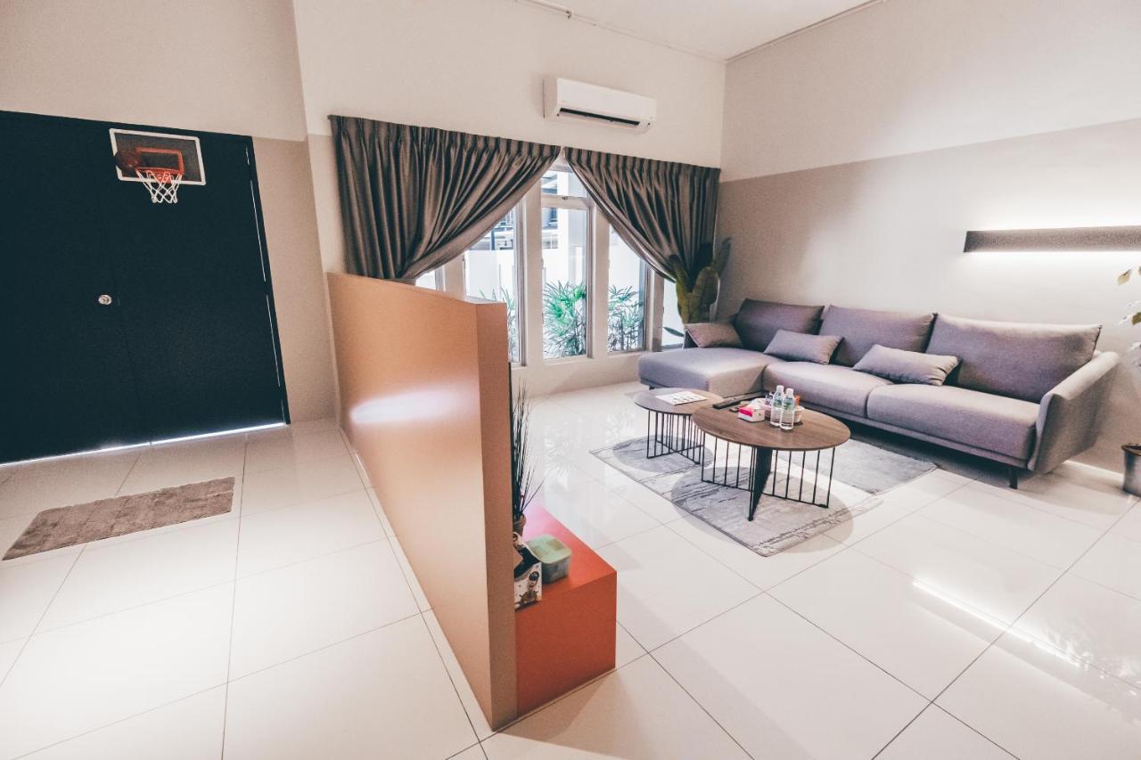 J Residence Banting  Kültér fotó