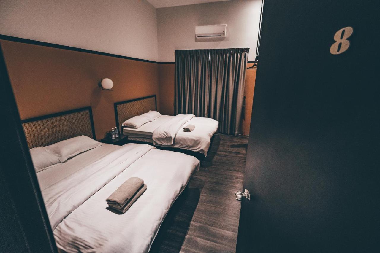J Residence Banting  Kültér fotó